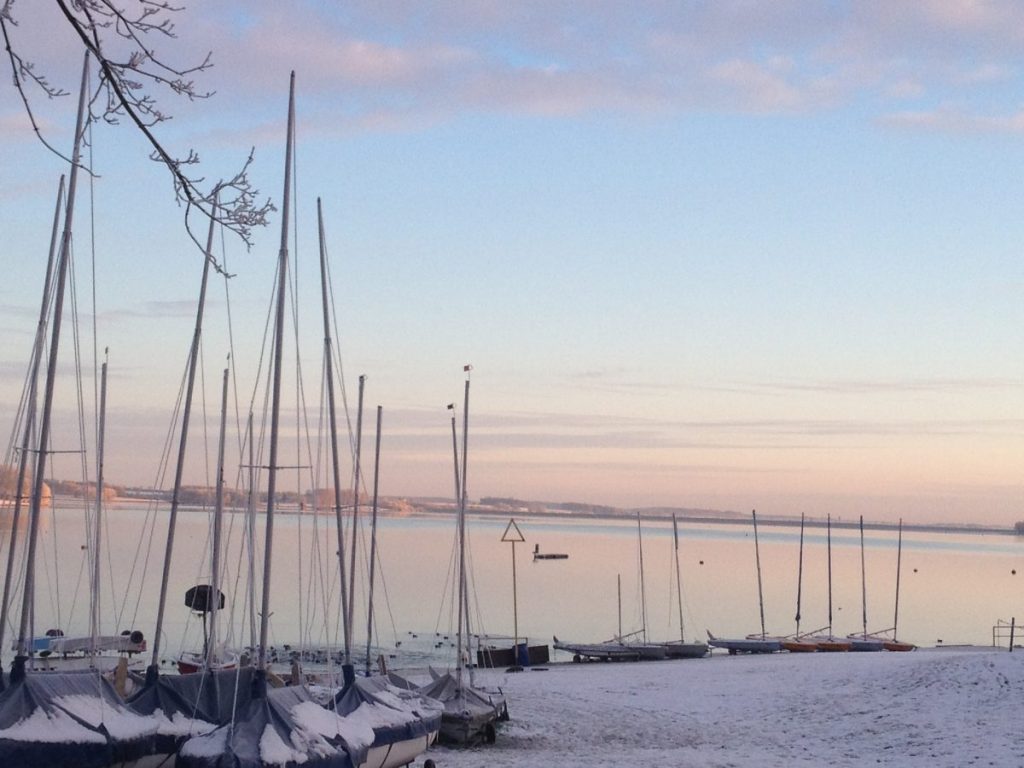 It’s snowing.. & they are still sailing on Rutland Water!